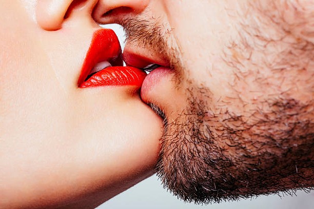 ► 13 удивительных фактов о поцелуях