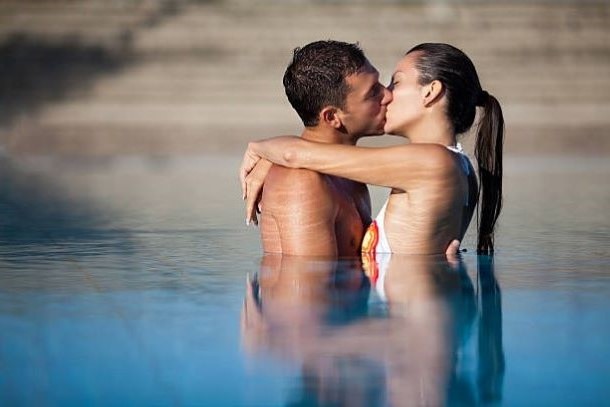 ► Хотите узнать, почему не стоит заниматься сексом в воде? Представляем 3 причины, почему секс в море, озере или речной воде — плохая затея!
