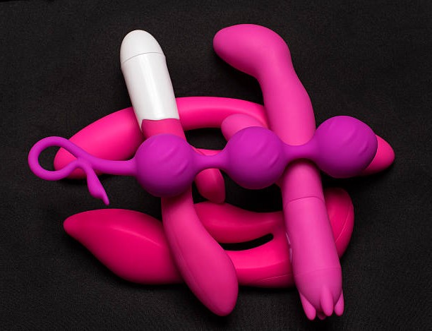 ► Как правильно очищать секс-игрушки, чтобы не испортить их? Представляем 6 советов по чистке секс-игрушек из разного материала!