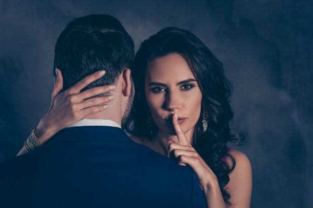 ► Почему неверные женщины нравятся мужчинам больше, чем верные? Оказалось, что неверные женщины более привлекательны для мужчин из-за гормона окситоцина!