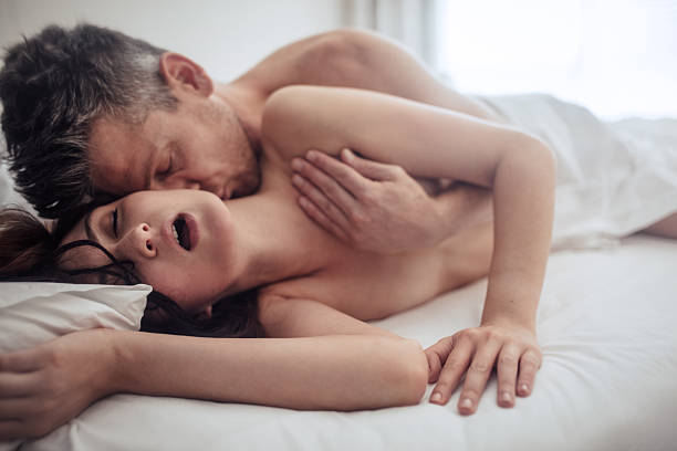 ► 5 секс-поз, в которых оргазма достичь женщине быстрее всего