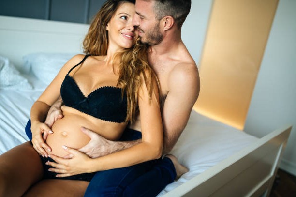 ► В каких позах заниматься сексом с животиком удобнее всего? Представляем 5 лучших поз для секса во время беременности! 