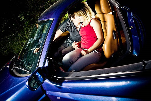 Секс в машине: какие правила надо соблюдать во время него