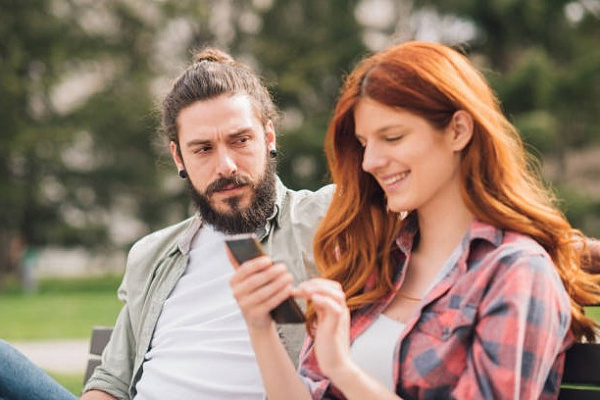 10 глупых поступков ревнивого мужчины