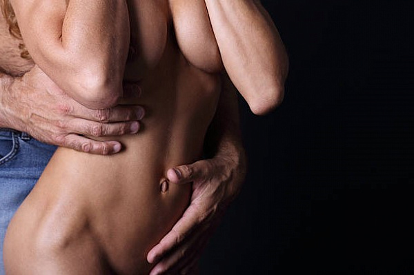 5 неизвестных эрогенных зон, которые стоит задействовать в прелюдии