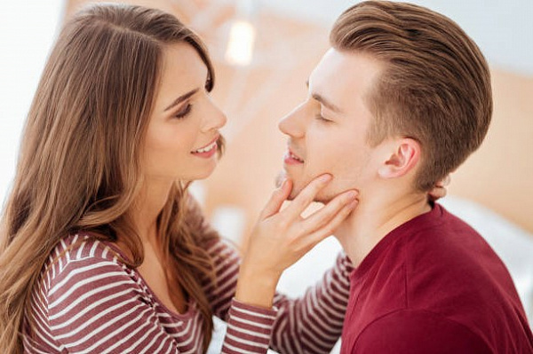 Мужчины тоже любят комплименты: как их правильно говорить?