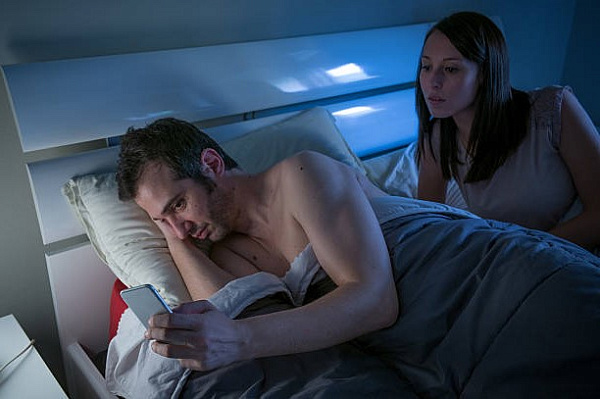 Вредит ли отношениям просмотр порно?