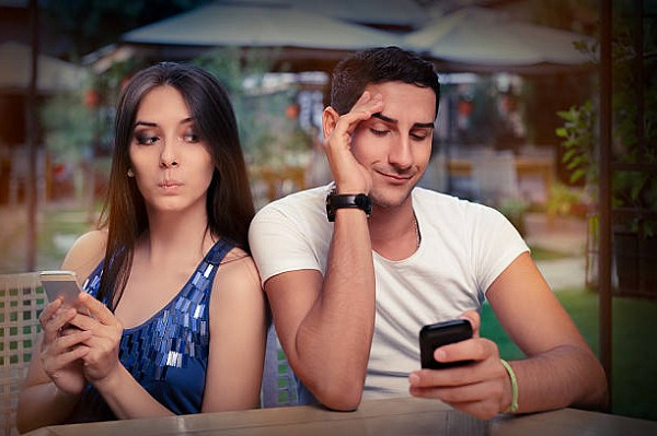 10 признаков того, что у него есть другая