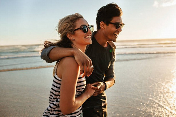 Если мужчина младше: в чем основные плюсы?