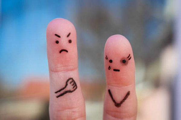 Психологическое насилие в отношениях: основные признаки