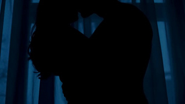 Почему женщины предпочитают секс в темноте?